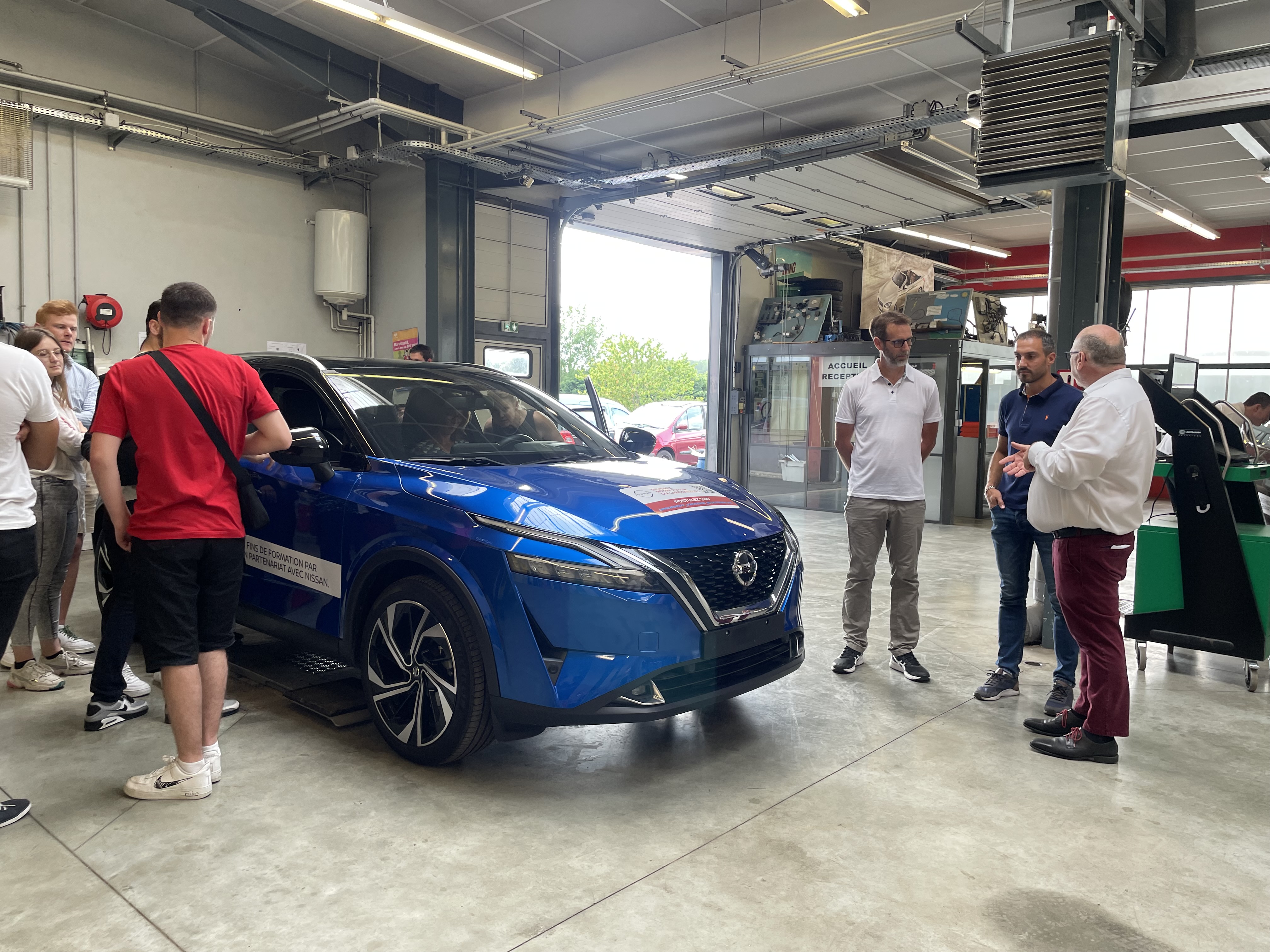 Opération don de véhicules Nissan aux lycéens de Chauny et Soissons
