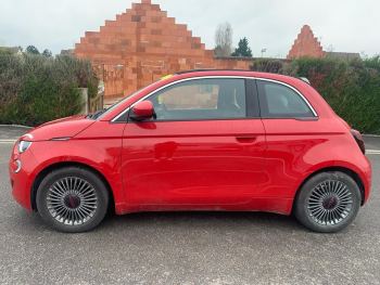 Photo 12 de l'offre FIAT 500 500 e 95 ch (RED) à 17990 € chez Fiat, Alfa Romeo Jeep